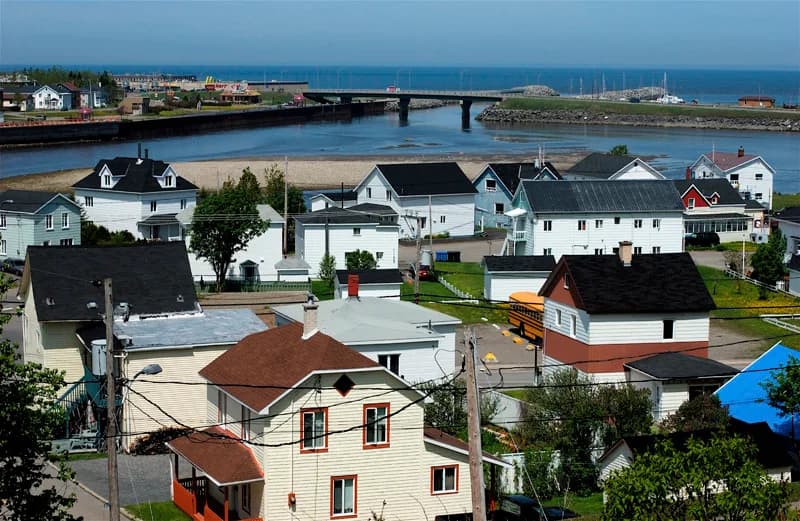 Matane (Lighthouse and Salmon Migratory Pass)
