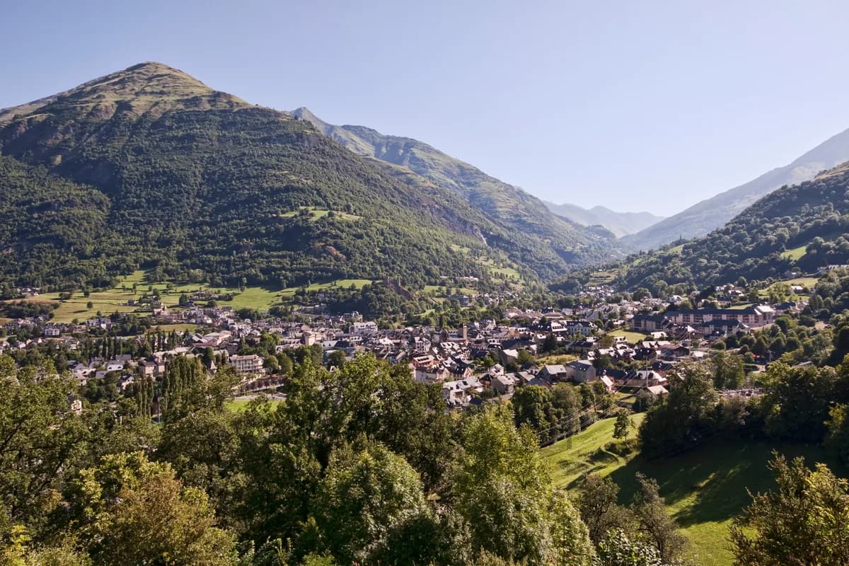 Sommet Saint-Sauveur and the Village of Saint-Sauveur